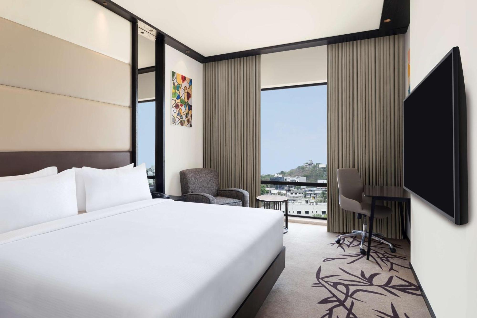 Hilton Garden Pune Hinjawadi Hotel 5*